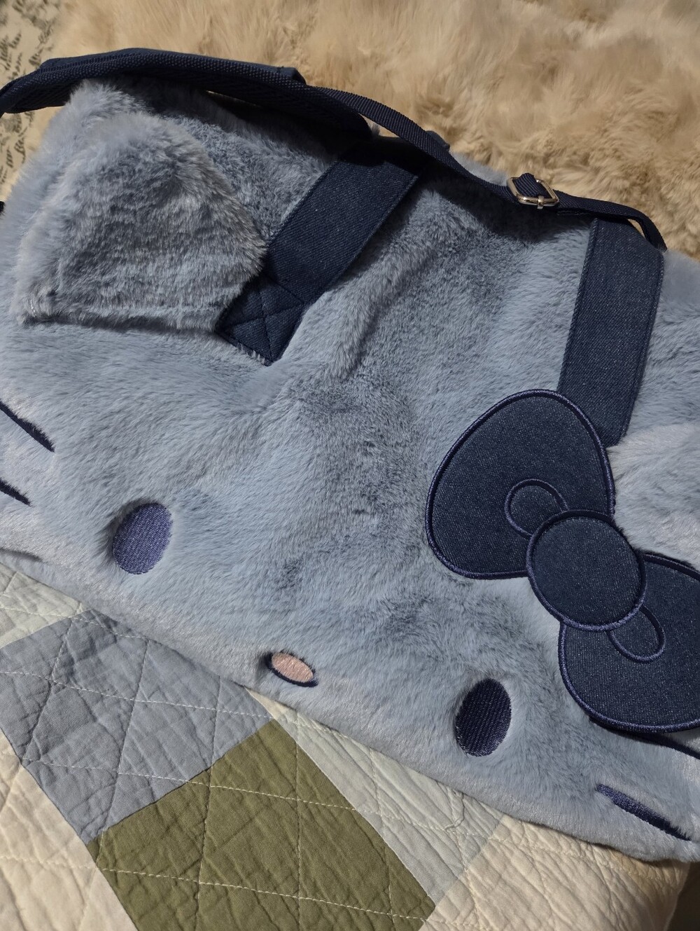 Hello Kitty Duffle Bag - Picture 2 of 6